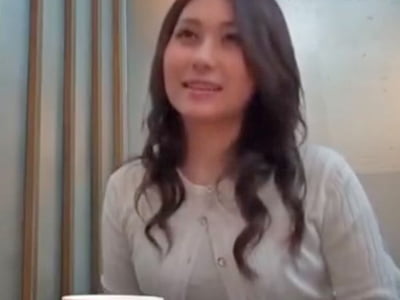 性欲過多な素人妻が旦那以外のチンポを求めて自らAV出演志願！素人人妻熟女顔射のアダルト動画