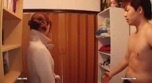 男優の自宅に訪問してハメられちゃう美人な素人お姉さん！素人美少女お姉さんハメ撮りの無料エロ動画