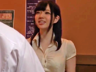 乳腺に媚薬オイルを塗りたくられて発情した巨乳娘→太マラ突っ込まれ痙攣イキ！巨乳お姉さんぶっかけマッサージの無料ポルノ動画