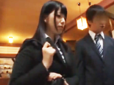 気になっていた部下と出張先の旅館で相部屋になり流れで中出しパコ開始ｗ巨乳OL中出しのセックス無料動画