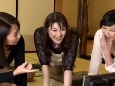 これが金持ち熟女たちの夜遊び！男を品定めして馬なり騎乗位ｗ巨乳痴女熟女のAV無料動画