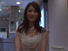超美人な現役CAの人妻が日常に満足できずAV出演決意！お姉さんのアダルト動画