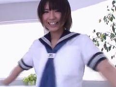 セーラー服着衣のままローションまみれのソーププレイをする女子校生！巨乳美少女のアダルト動画