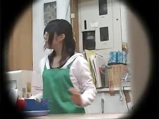 本屋のメガネ店員に痴漢したら‥予想外の展開に！お姉さんめがね手コキ盗撮のアダルト動画