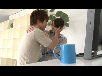 彼氏が仕事中の彼女にイタズラ開始するイチャつきえっち！巨乳素人美少女のアダルト動画