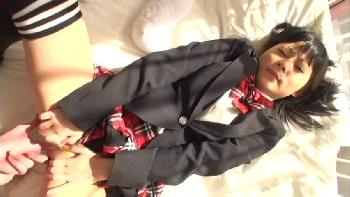 ロリ系美少女が着衣ハメ撮りで中出しされ着床！素人パイパンのアダルト動画