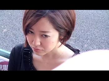 痴漢男に手コキを強要されてしまう巨乳美女！お姉さんのアダルト動画