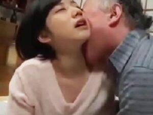 無垢な孫娘の身体をいじり倒して近親相姦しちゃうお爺ちゃん！美少女のエロ動画