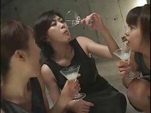 ド変態すぎる淫乱痴女集団がフェラ抜きザーメン分け合うレズキスW！巨乳お姉さん顔射手コキのエロ動画