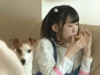 時間停止能力を使って犬以外の時間を止めて激烈レイプ！美少女中出し人妻ロリのエロ動画