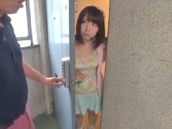 自宅に親がいなかった可愛い少女を連れ出してガチレイプ！美少女イラマチオのエロ動画