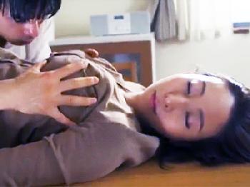 鬼畜レイプ魔が近所の美人奥さんを気絶させて拉致って中出し調教！！お姉さん人妻のエロ動画