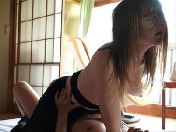 修学旅行の下見中に寝取られたムチムチボディの人妻英語教師！中出しフェラ女教師のエロ動画