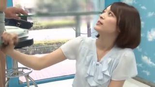 将来有望なお姉さんを目隠しさせて肉棒を触らせてみた結果！素人のエロ動画