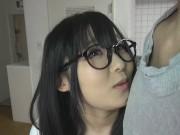 今まで性に興味が無かった美少女が発情するようになってペニスにとても関心がある件！素人童顔近親相姦コスプレメガネ妹のエロ動画