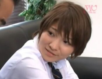 男装美少女がバスケ部員にバレて…屈辱の強制フェラチオ
