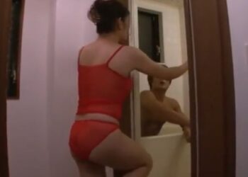 息子の野獣のようなSEXを目撃し自分もおねだりしちゃう義母！人妻中出しオナニーのエロ動画