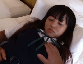経験人数が2人の初心で清楚な美少女JKと汗だくになるまでハメまくり