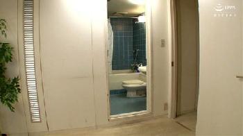 夫が相手にしてくれずオナニーで性的欲求を満たす爆乳人妻→義理息子にバレて即ズボ！巨乳フェラのエロ動画