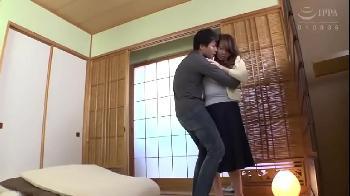 妻が妊娠中だからといって巨乳義母とSEXして性的欲求を解消する夫！フェラ人妻痴女熟女のアダルト動画