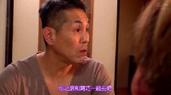 自分のランジェリーの匂いを嗅いでいた義理息子を見つけた熟女人妻は急接近して痴女責めします！巨乳フェラ素人のアダルト動画