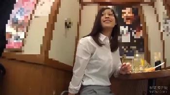 居酒屋で独り飲みしている素人女性会社員を口説いたらすんなり股を開いてくれた件！フェラお姉さんハメ撮りナンパOLのアダルト動画